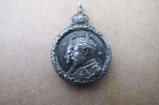Commonwealth Countries  - Miniature 1902 Coronation Medal - no Ribbon